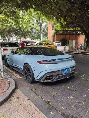 Aston Martin DB11 Carbon Fiber Body Kit DB11 mansory style front and rear bumper side skirt fender hood spoiler