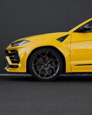 Yellow Lamborghini Urus Body Kit Carbon Fiber Front Lip Luxury Car Diffuser Widebody Kit