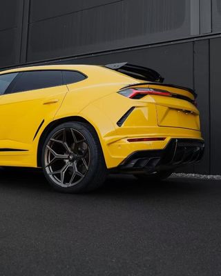 Yellow Lamborghini Urus Body Kit Carbon Fiber Front Lip Luxury Car Diffuser Widebody Kit